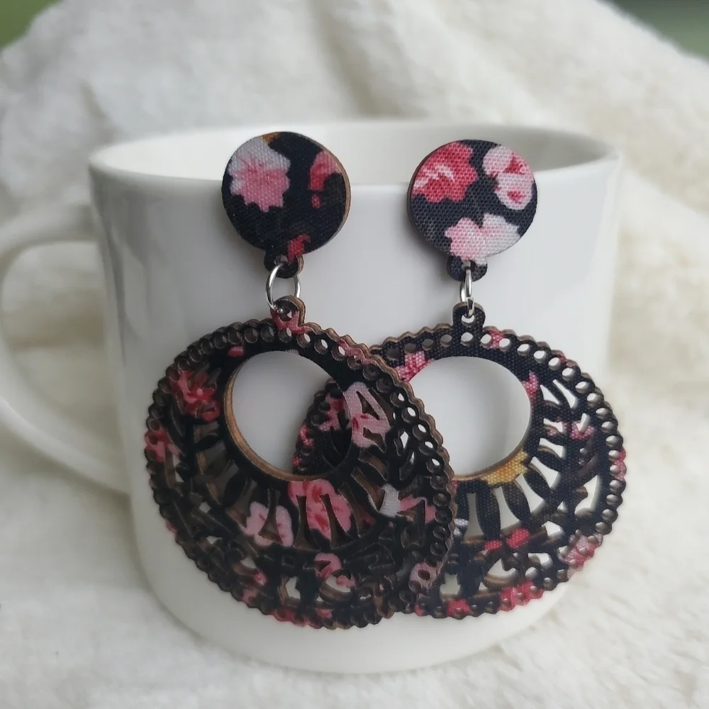 3/$15 New Black Wooden Floral Fabric Earrings - Picture 1 of 3